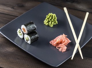 Почему японцы едят имбирь с суши и роллами
